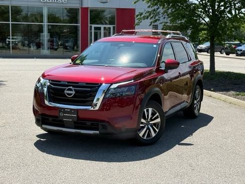 Certified 2025 Nissan Pathfinder SL AWD/4WD image 9