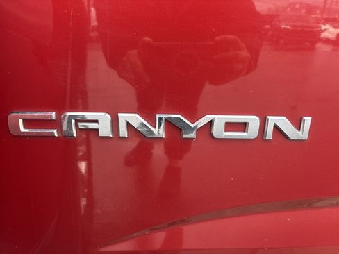 Used 2015 GMC Canyon SLT image 31