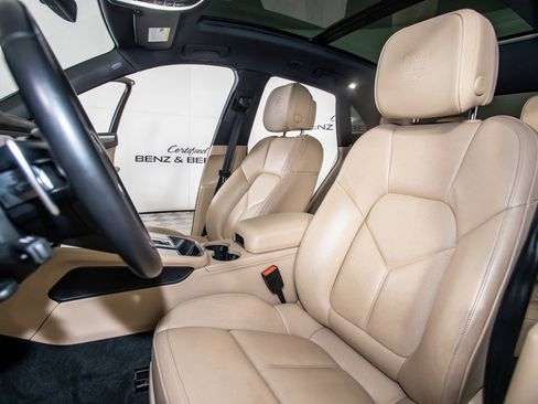 Used 2023 Porsche Macan S image 14