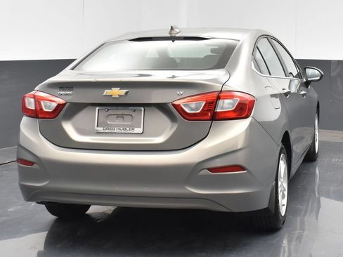 Used 2018 Chevrolet Cruze LT w/ Convenience Package FWD image 18