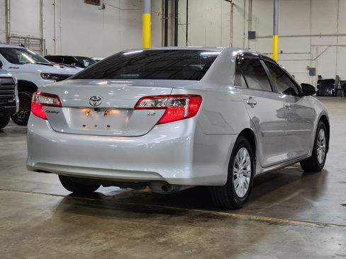 Used 2013 Toyota Camry LE FWD image 9