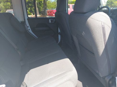 Used 2025 Jeep Wrangler Unlimited Sahara w/ Safety Group AWD/4WD image 11
