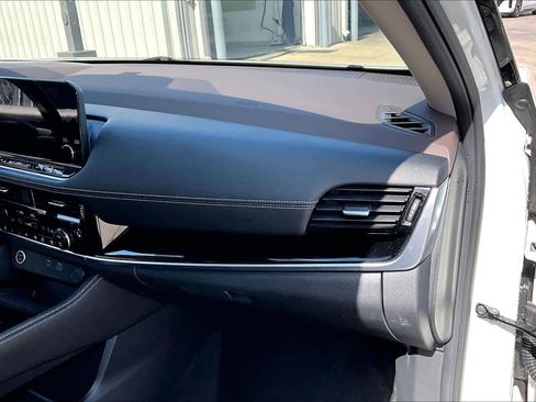 Certified 2023 Nissan Rogue SL w/ SL Premium Package image 17