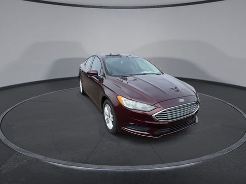 Used 2018 Ford Fusion SE w/ Fusion SE Technology Package image 2