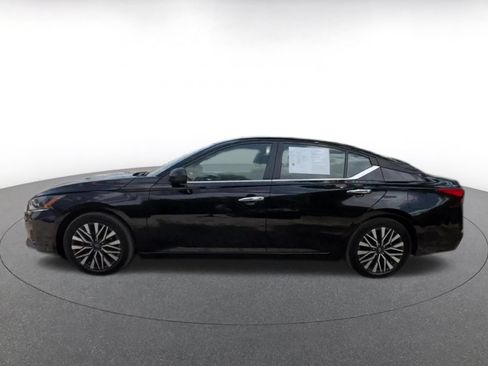 Used 2025 Nissan Altima 2.5 SV FWD image 9