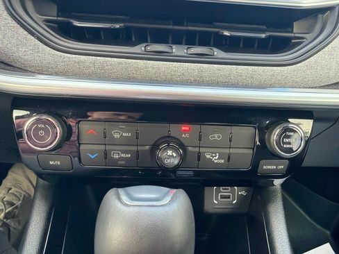 Used 2024 Jeep Compass Latitude AWD/4WD image 21