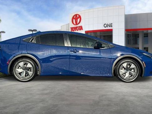Certified 2024 Toyota Prius Prime SE image 3
