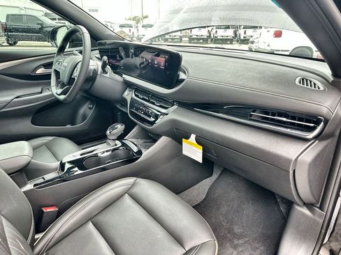 Used 2025 Buick Envista Avenir image 29