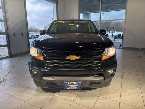 Used 2022 Chevrolet Colorado LT w/ LT Convenience Package image 2