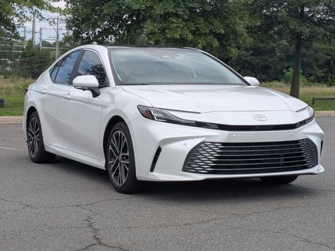 Used 2025 Toyota Camry XLE w/ Premium Plus Package FWD image 3