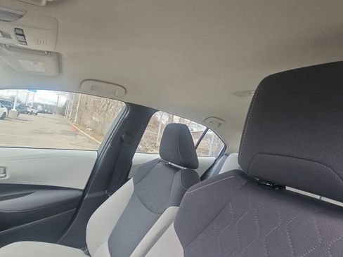 Used 2022 Toyota Corolla LE image 6