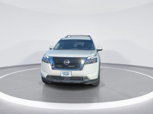 Used 2022 Nissan Pathfinder SV AWD/4WD image 3