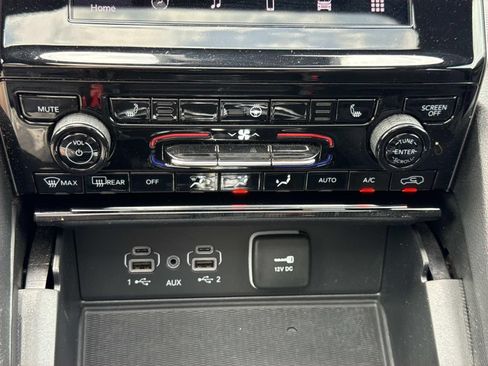 Used 2025 Jeep Grand Cherokee Laredo X w/ Luxury Tech Group I AWD/4WD image 12