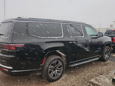 Used 2024 Jeep Wagoneer L Series II w/ Flexible Seating Group image 7