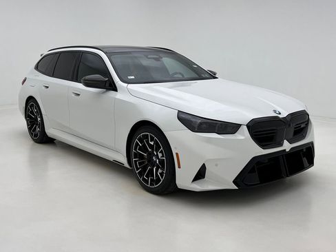Used 2025 BMW M5 Touring w/ M Driver's Package image 2