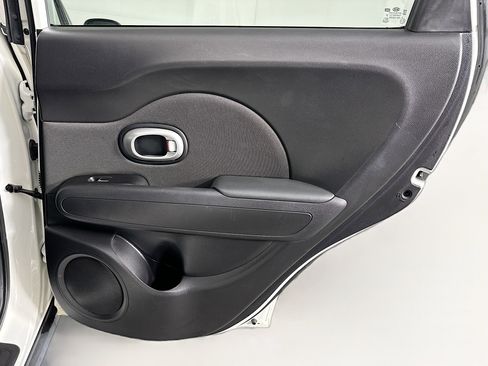 Used 2017 Kia Soul image 27