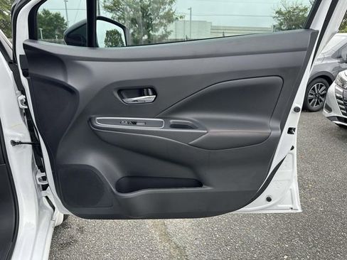 New 2025 Nissan Versa SR w/ Trunk Package FWD image 8