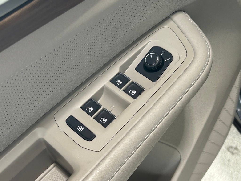 Used 2024 Volkswagen Atlas SE FWD image 49