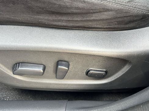 Used 2016 Nissan Rogue SV FWD image 15