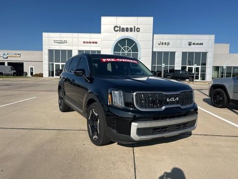 Used 2024 Kia Telluride EX w/ EX Captain's Chair Package image 1