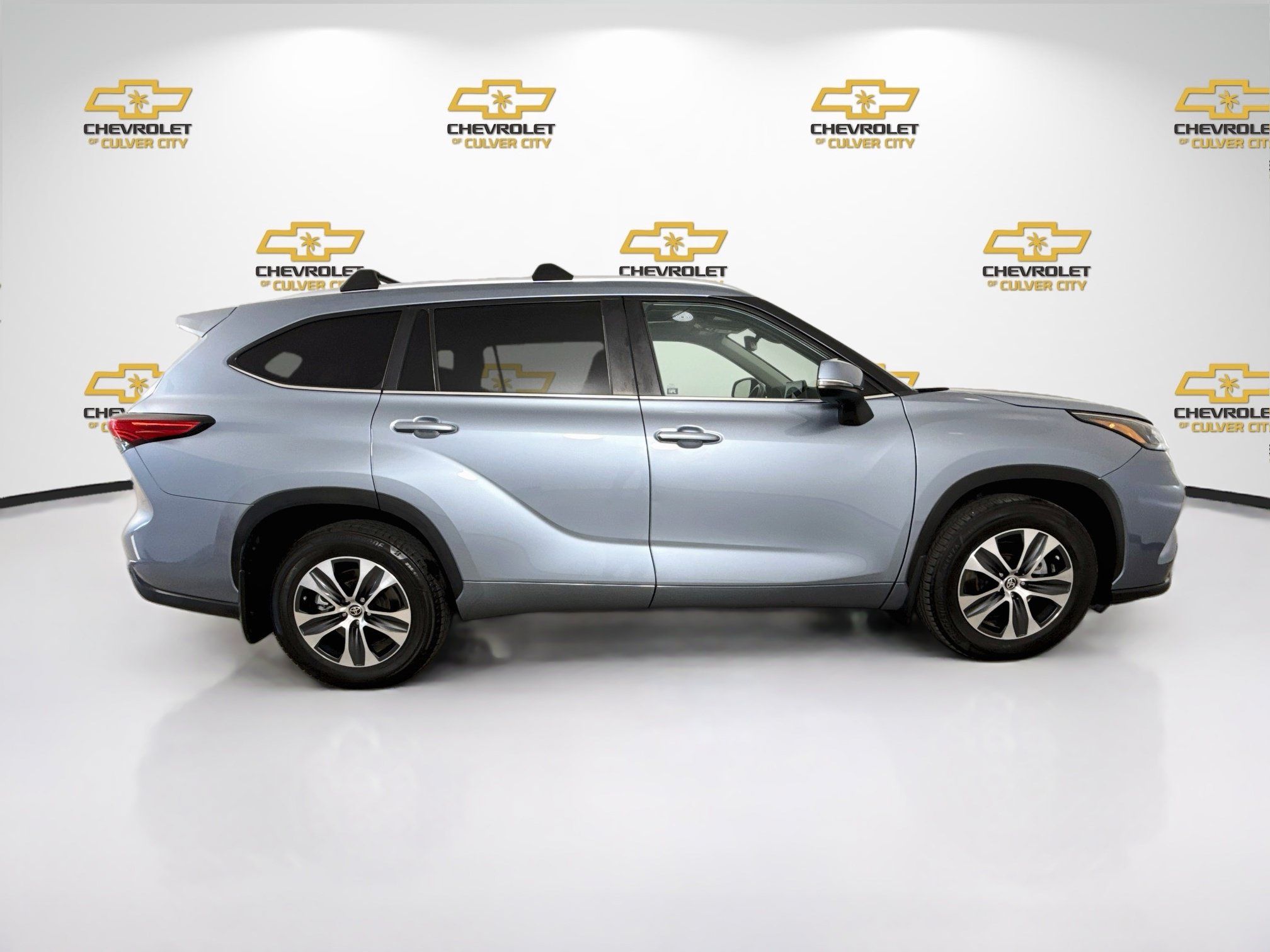 Used 2023 Toyota Highlander XLE FWD image 9