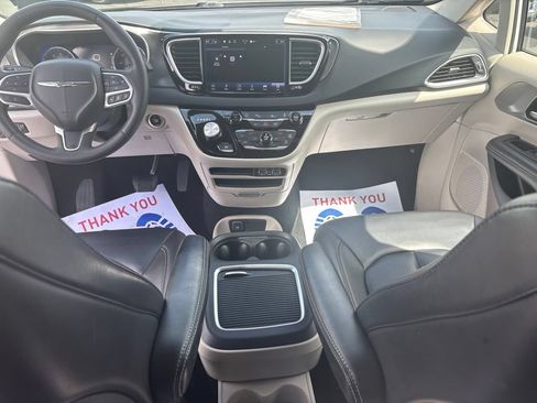 Certified 2023 Chrysler Pacifica Touring-L FWD image 34