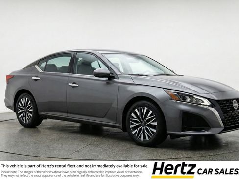 Used 2025 Nissan Altima 2.5 SV FWD image 1