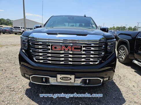 Used 2024 GMC Sierra 1500 Denali AWD/4WD image 3