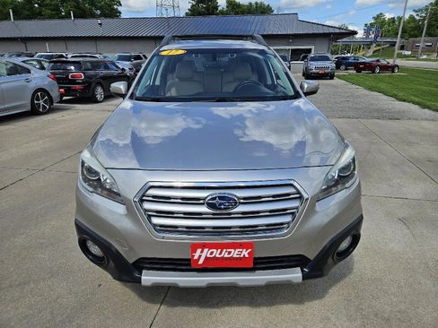 Used 2017 Subaru Outback 2.5i Limited AWD/4WD image 2