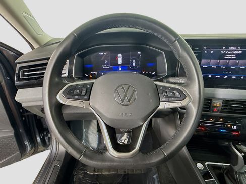 Used 2025 Volkswagen Jetta SE image 13