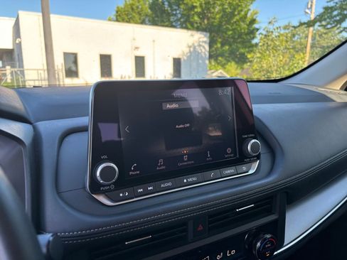 Used 2025 Nissan Rogue SV FWD image 20