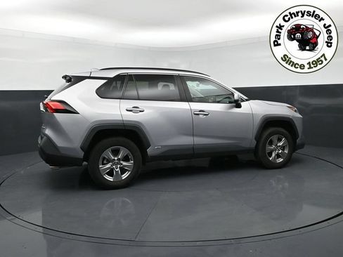Used 2022 Toyota RAV4 LE AWD/4WD image 6