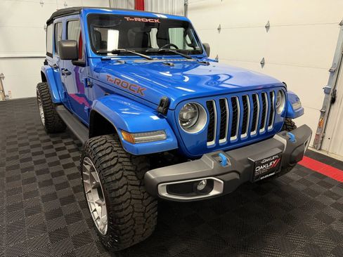 Used 2022 Jeep Wrangler Unlimited Sahara w/ Cold Weather Group AWD/4WD image 10