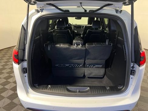 Certified 2023 Chrysler Pacifica Limited w/ Uconnect Theater Family Group FWD image 12