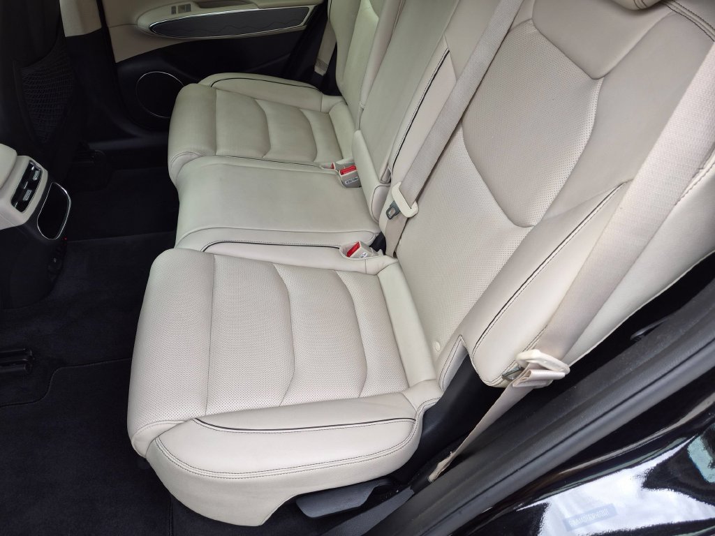 Used 2024 Genesis GV70 2.5T w/ Advanced Package AWD/4WD image 25