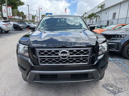 Used 2024 Nissan Frontier SV image 2