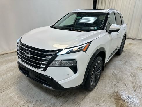 Certified 2025 Nissan Rogue Platinum w/ Tech Package image 10