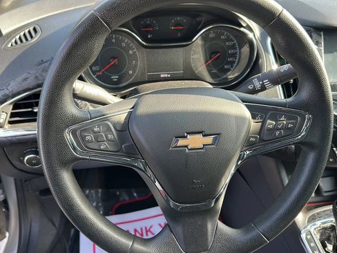 Used 2018 Chevrolet Cruze LT w/ LT Convenience Package FWD image 9