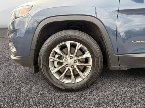 Certified 2021 Jeep Cherokee Latitude Plus AWD/4WD image 9