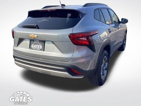 Used 2024 Chevrolet Trax LT w/ Driver Confidence Package FWD image 11