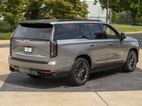 Used 2023 Cadillac Escalade V AWD/4WD image 5