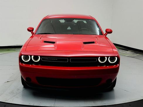 Used 2021 Dodge Challenger SXT RWD image 2