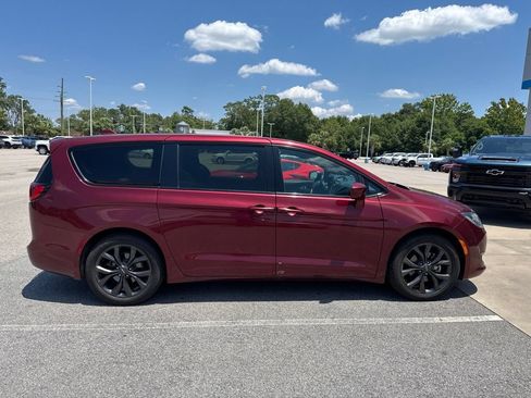 Used 2018 Chrysler Pacifica Touring Plus w/ S Appearance Package FWD image 4
