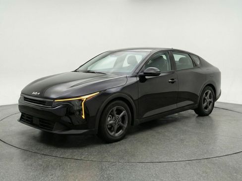 Used 2025 Kia K4 LXS FWD image 3