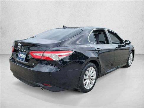 Used 2020 Toyota Camry LE image 5