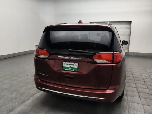 Used 2017 Chrysler Pacifica Touring-L FWD image 7
