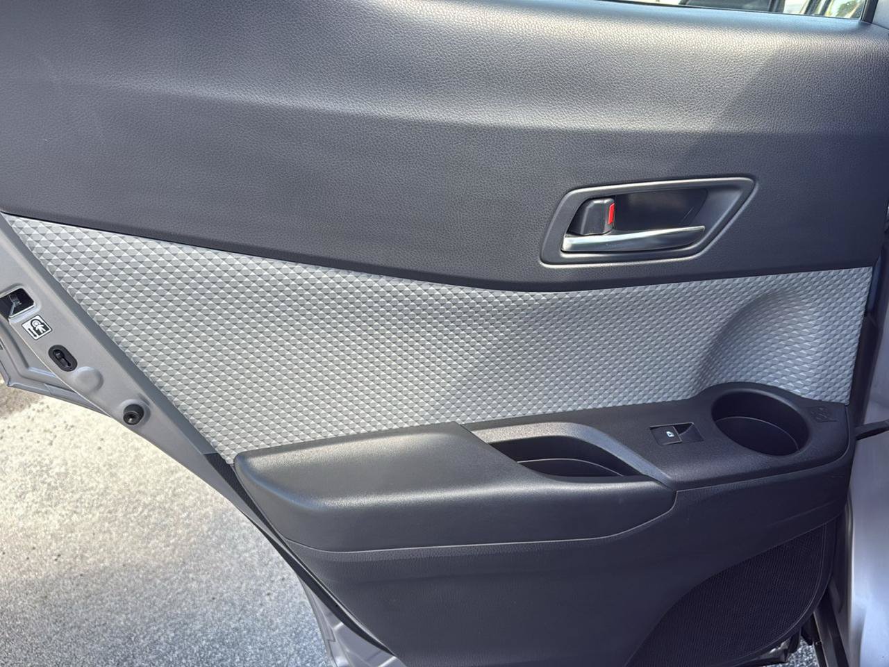 Used 2019 Toyota C-HR XLE FWD image 26