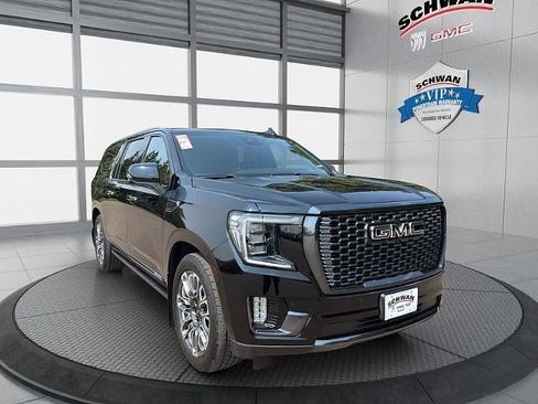 Used 2023 GMC Yukon XL Denali Ultimate AWD/4WD image 2