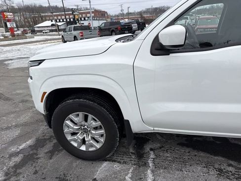 Used 2022 Nissan Frontier SV w/ Technology Package image 8