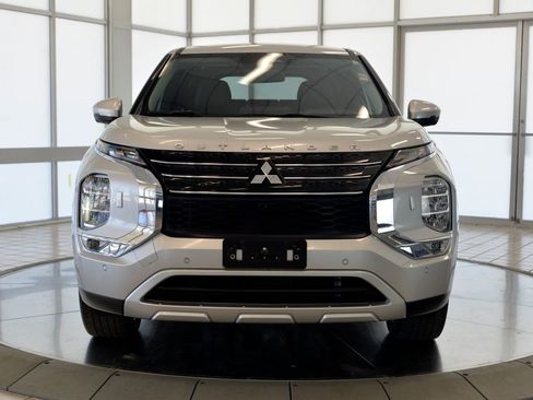 Used 2022 Mitsubishi Outlander SE AWD/4WD image 3